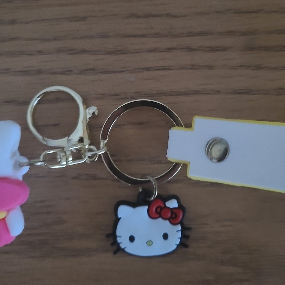 Hello Kitty Keychain - Picture 9 of 13